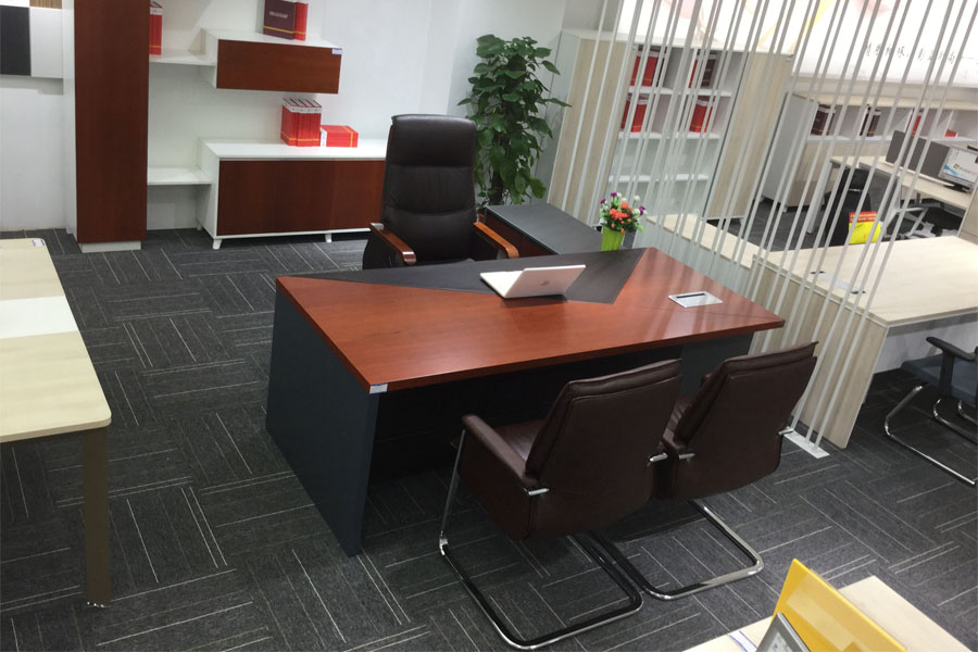 油漆辦(bàn)公(gōng)桌